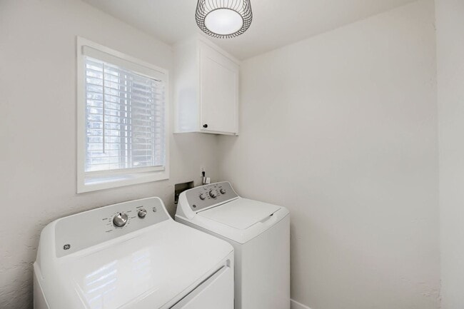 Building Photo - 14115 Admiralty Way