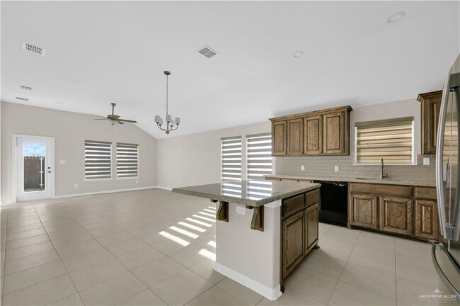 Building Photo - 23 Sereno St