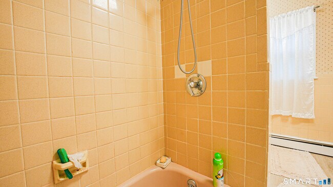 Building Photo - 523 Treat Ln