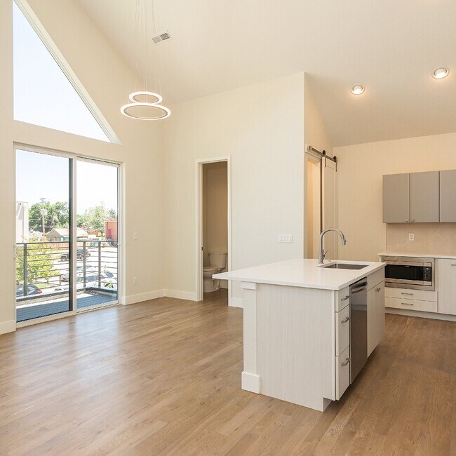 Building Photo - Modern 3 bed / 2.5 bed farmhouse townhome ...