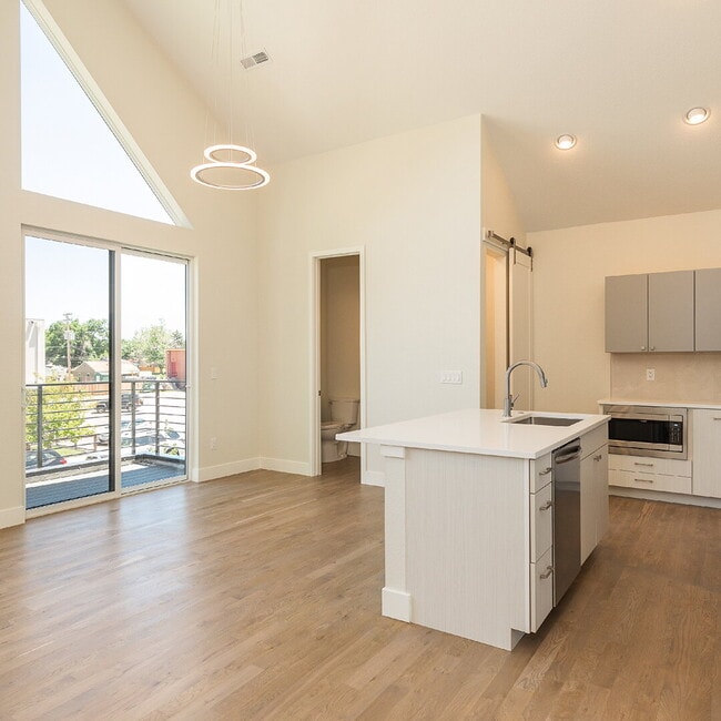 Building Photo - Modern 3 bed / 2.5 bed farmhouse townhome for rent