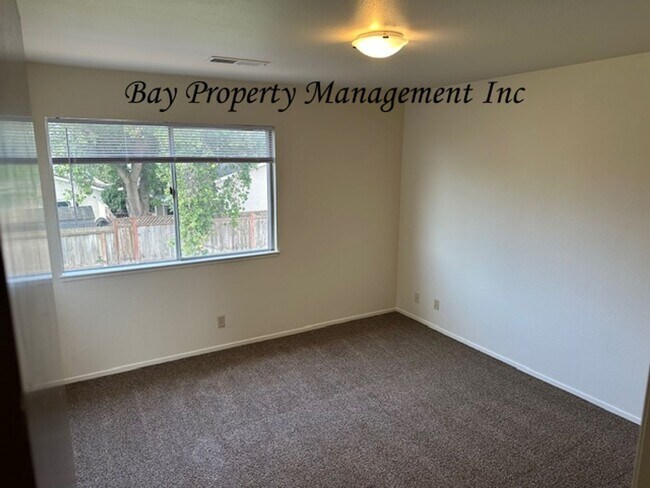 Building Photo - Charming 3-Bedroom Townhouse in Los Olivos...