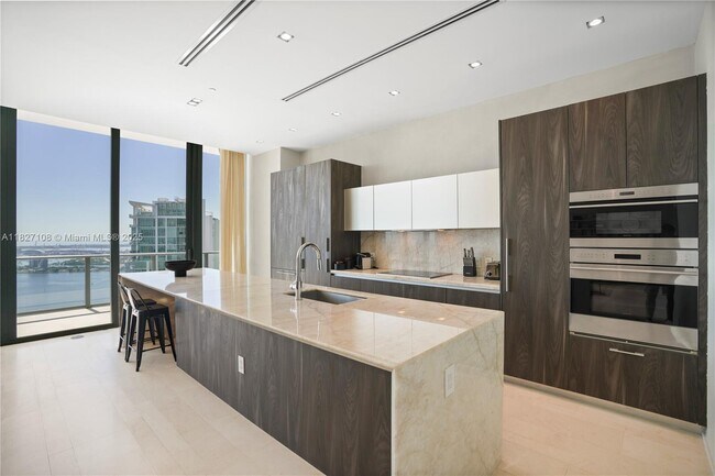 Building Photo - 650 NE 32nd St