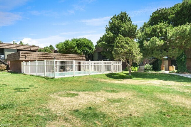 Building Photo - 506 W Orchard Ln