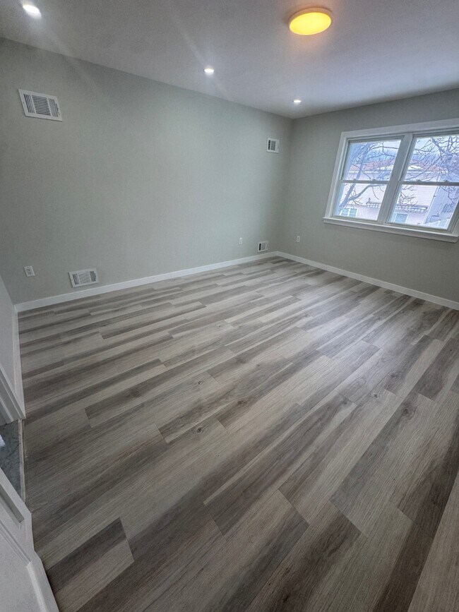 Building Photo - 47 Carpenter Ave