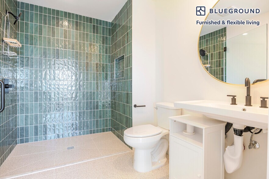 Building Photo - 611 N Virgil Ave