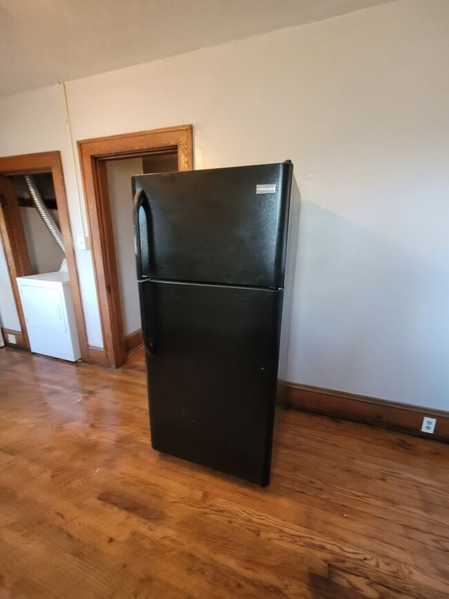 Building Photo - 809 Ferdinand Ave SW