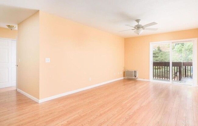 Building Photo - Spacious and Comfortable Condo -  A/C - Ce...