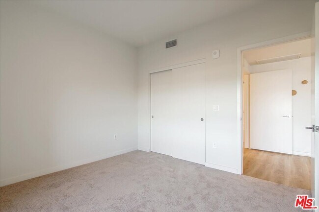 Building Photo - 12655 Bluff Creek Dr