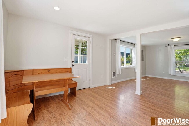 Building Photo - Charming 4-Bed Newberg Home!