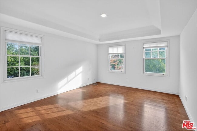 Building Photo - 15 N Ridgewood Rd