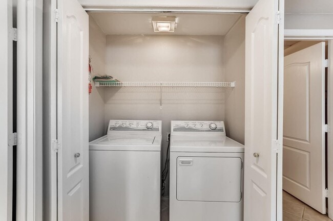 Building Photo - Northwest 1st Floor Condo in a Gated Community