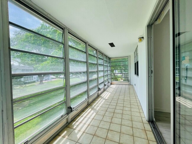 Building Photo - 333 Farnham P