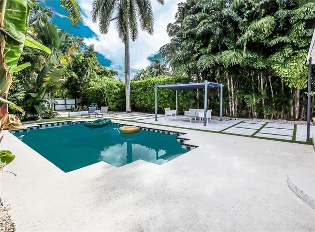 Building Photo - 1109 NE 89th St