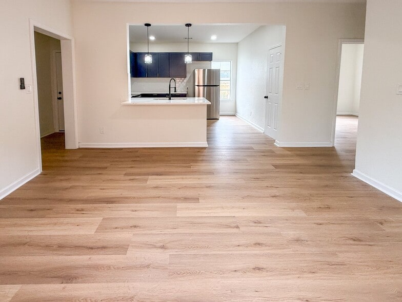 Building Photo - 242 Vine St