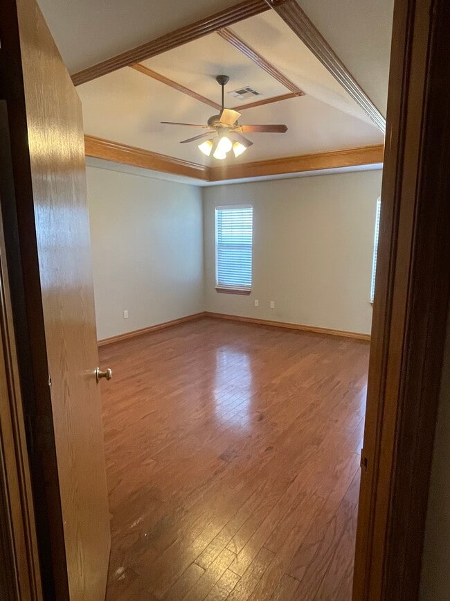 Building Photo - 5609 Bent Creek Dr