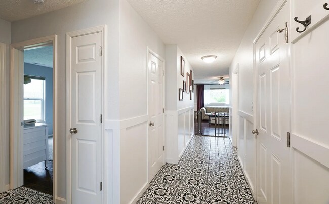 Building Photo - 3 Bed Home