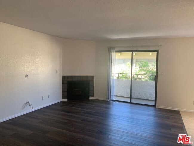 Building Photo - 4353 Coldwater Canyon Ave