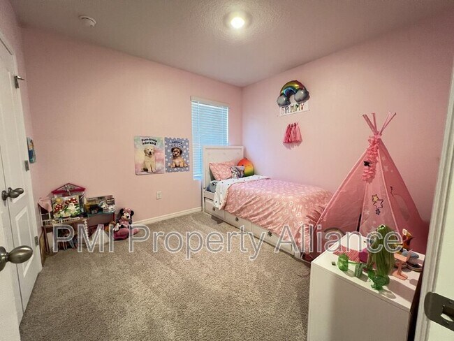 Building Photo - 617 Autumn Breeze St