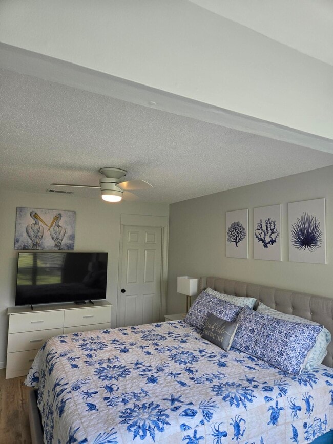 Building Photo - 735 Sandpiper Pl