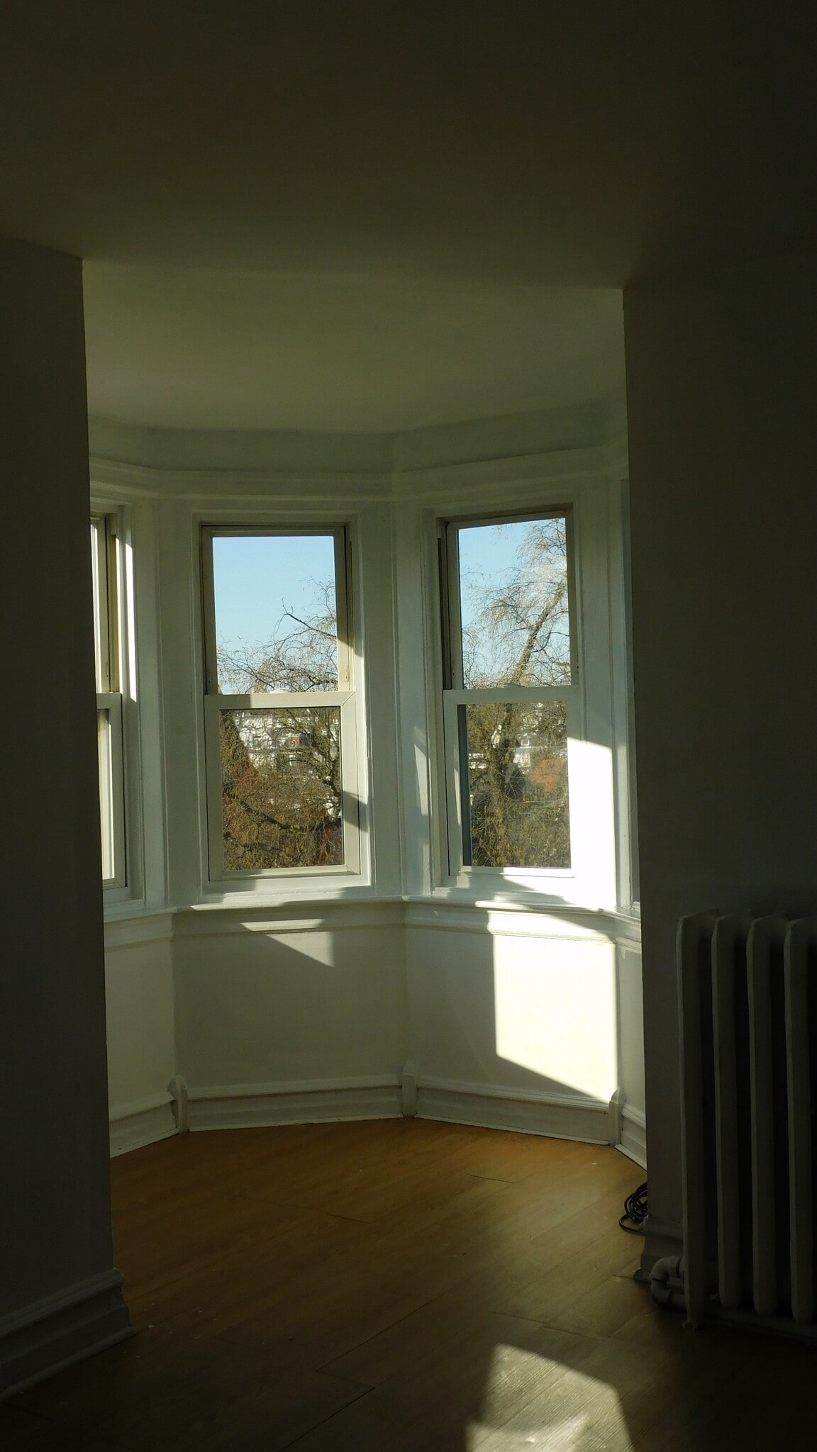 Top Master Bedroom - 1225 W Walnut St