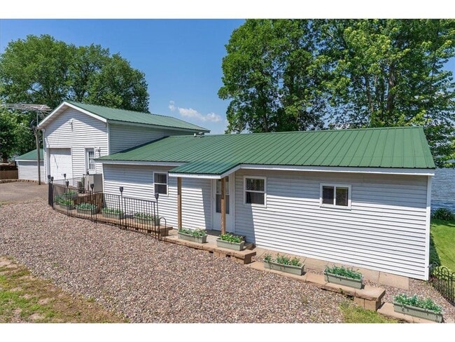 Building Photo - 773 US-63