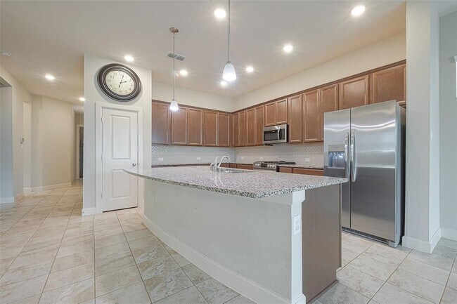 Building Photo - 402 Jolly Ginger Dr