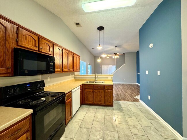 Building Photo - 639 Burton Ln