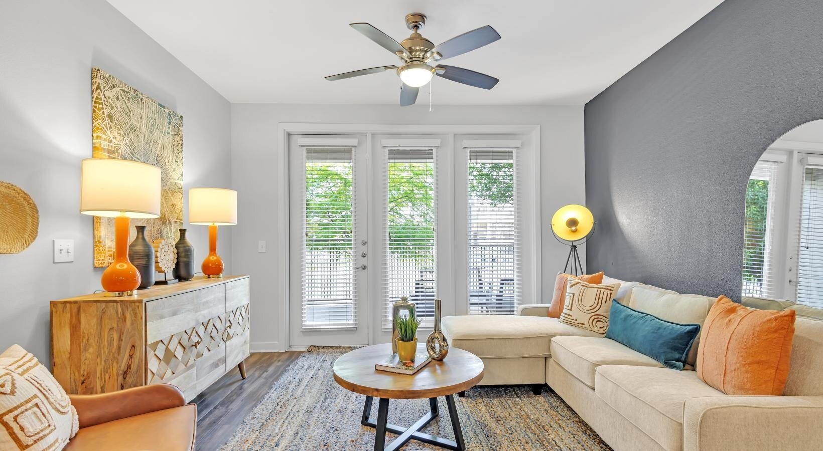 Building Photo - 2627 Live Oak St