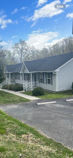 Building Photo - 124 Summitt St