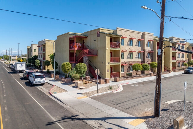 Primary Photo - Heritage Apartments
