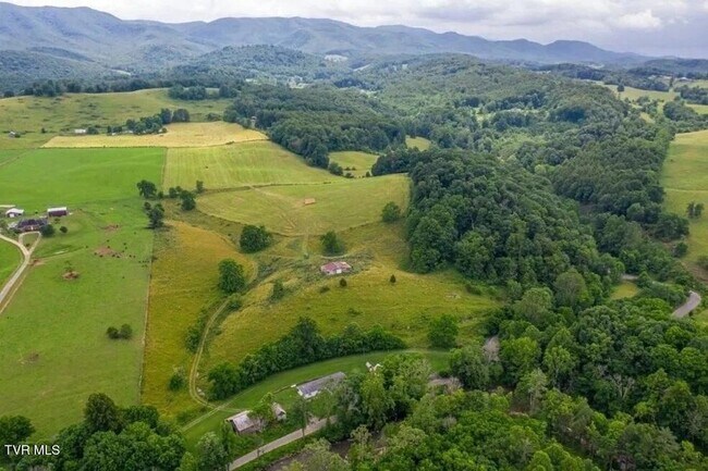 Building Photo - 21570 Alvarado Rd