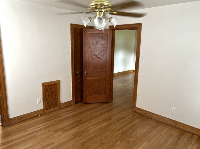 front bedroom - 108 E Union St