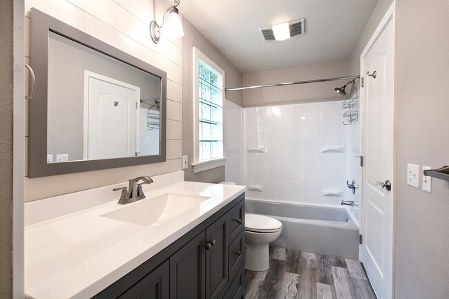Building Photo - Beautiful Home in Gleneagle Neighborhood