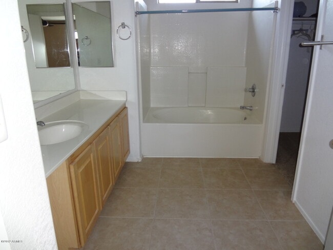 Building Photo - 1576 E Windsor Dr