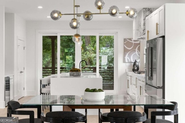 Building Photo - 24 Hutchinson St NE