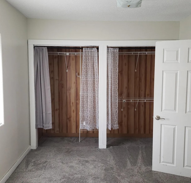 Upstairs Main Bedroom 15' x 9' - 709 N Rowley St