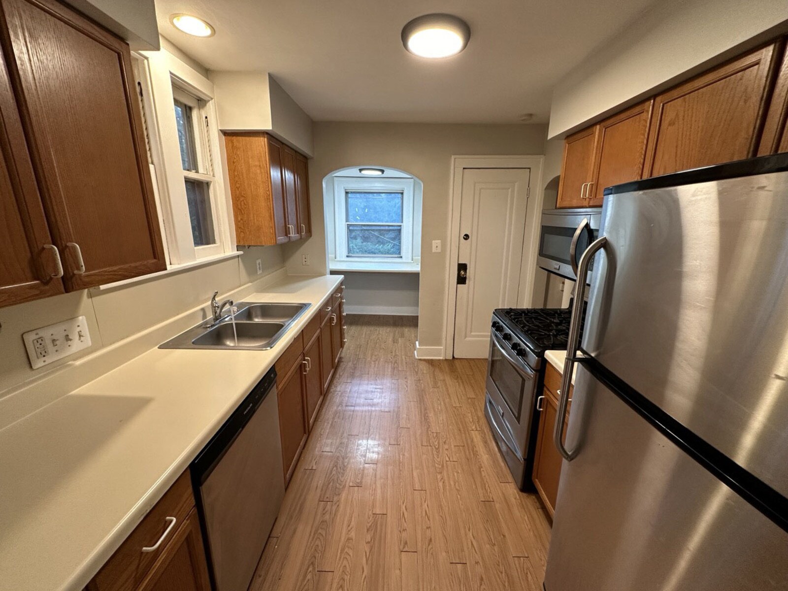 Building Photo - 260 Spencer St