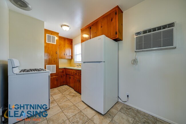 Building Photo - 6227 1/2 Craner Ave-6D