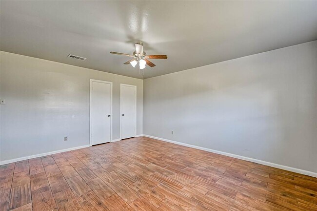 Building Photo - 1801 Laurel Oaks Dr