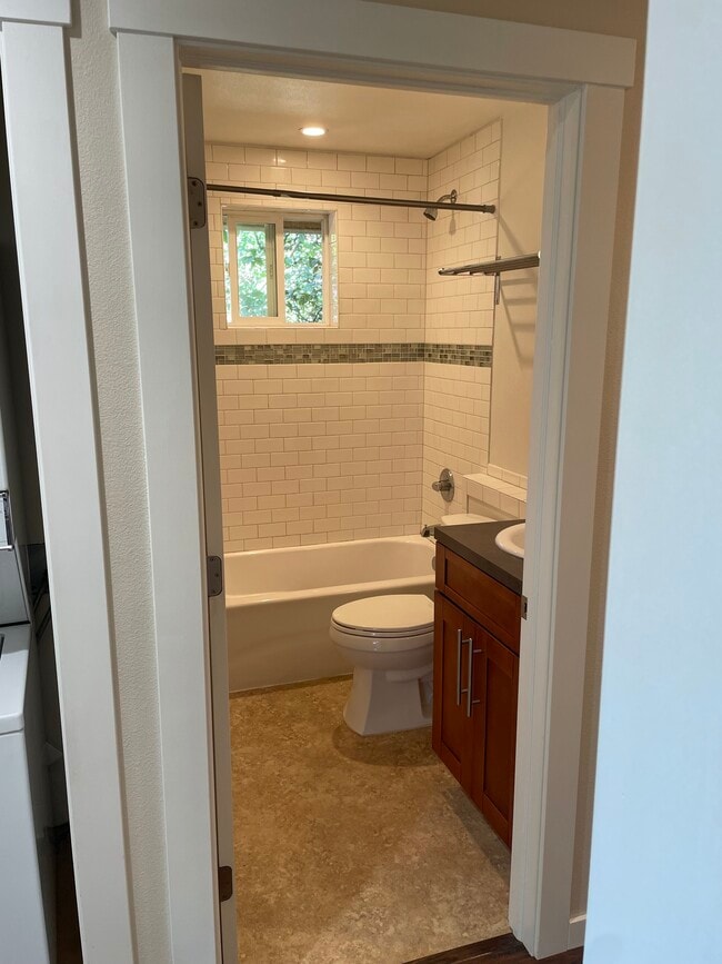 Building Photo - 7005 NE 17th Ave