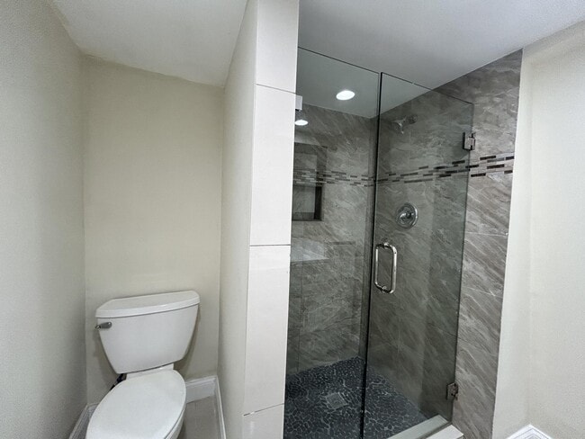 Building Photo - 705 7th Ct