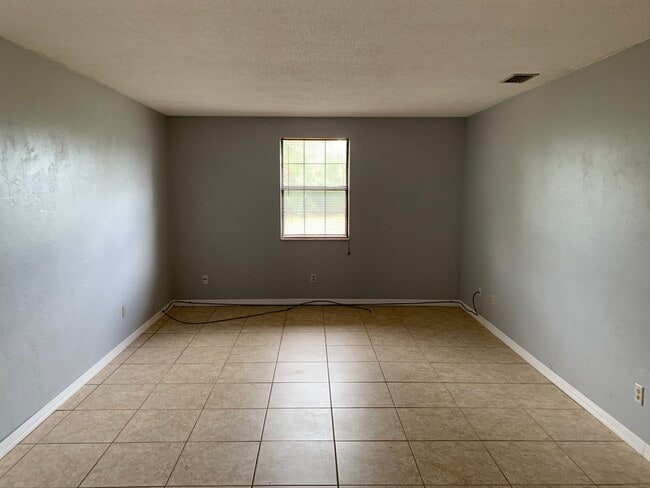 Building Photo - 33 Fernwood Lane