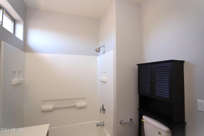 Building Photo - 2840 S Miller Dr