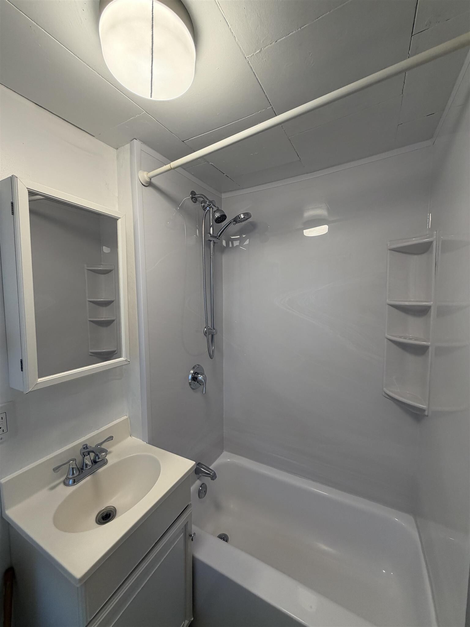 Building Photo - 84 Pleasant St