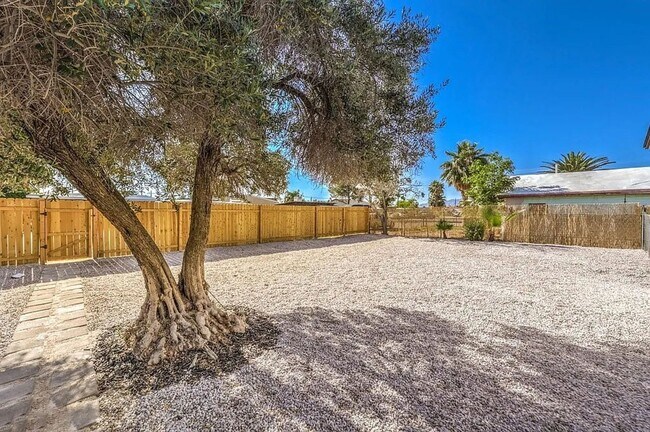 Building Photo - Coming Soon! 3bed 2 bath plus Casita HUGE ...