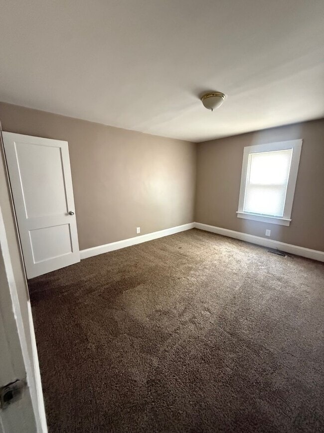 Building Photo - Duplex on Higgs St