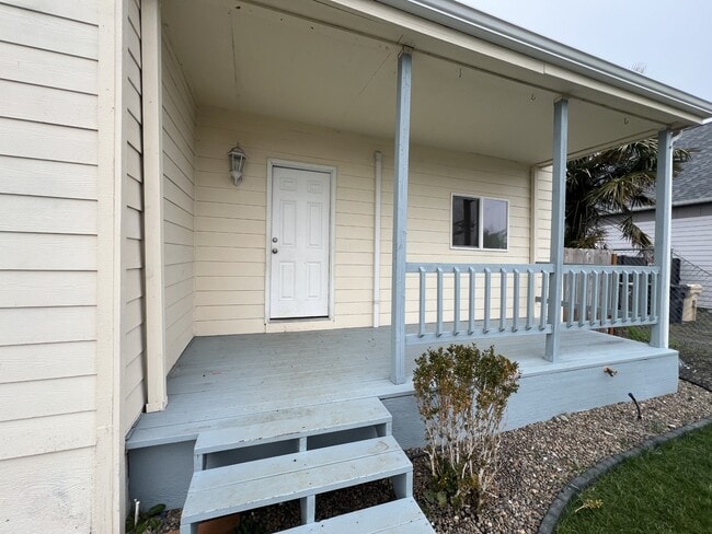 Building Photo - 1803 SE Salem Ave