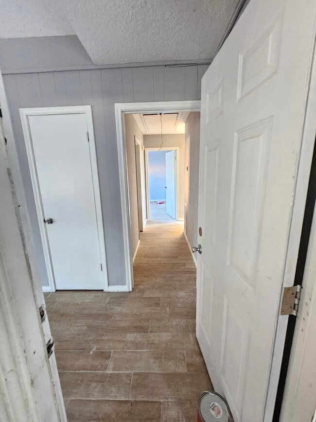 Building Photo - 431 N Forest Blvd