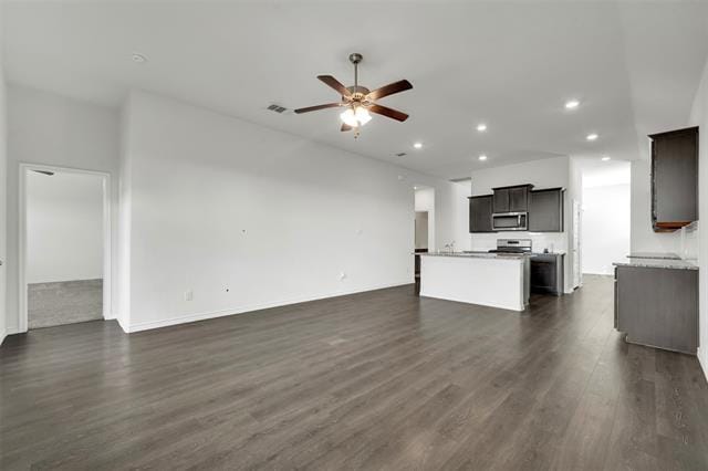 Building Photo - 484 Declaration Way